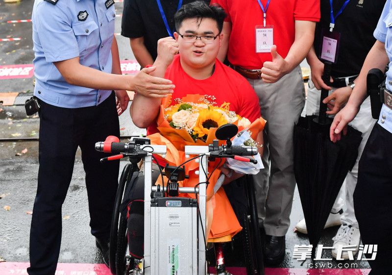 均为长沙晚报全媒体记者 邹麟 摄