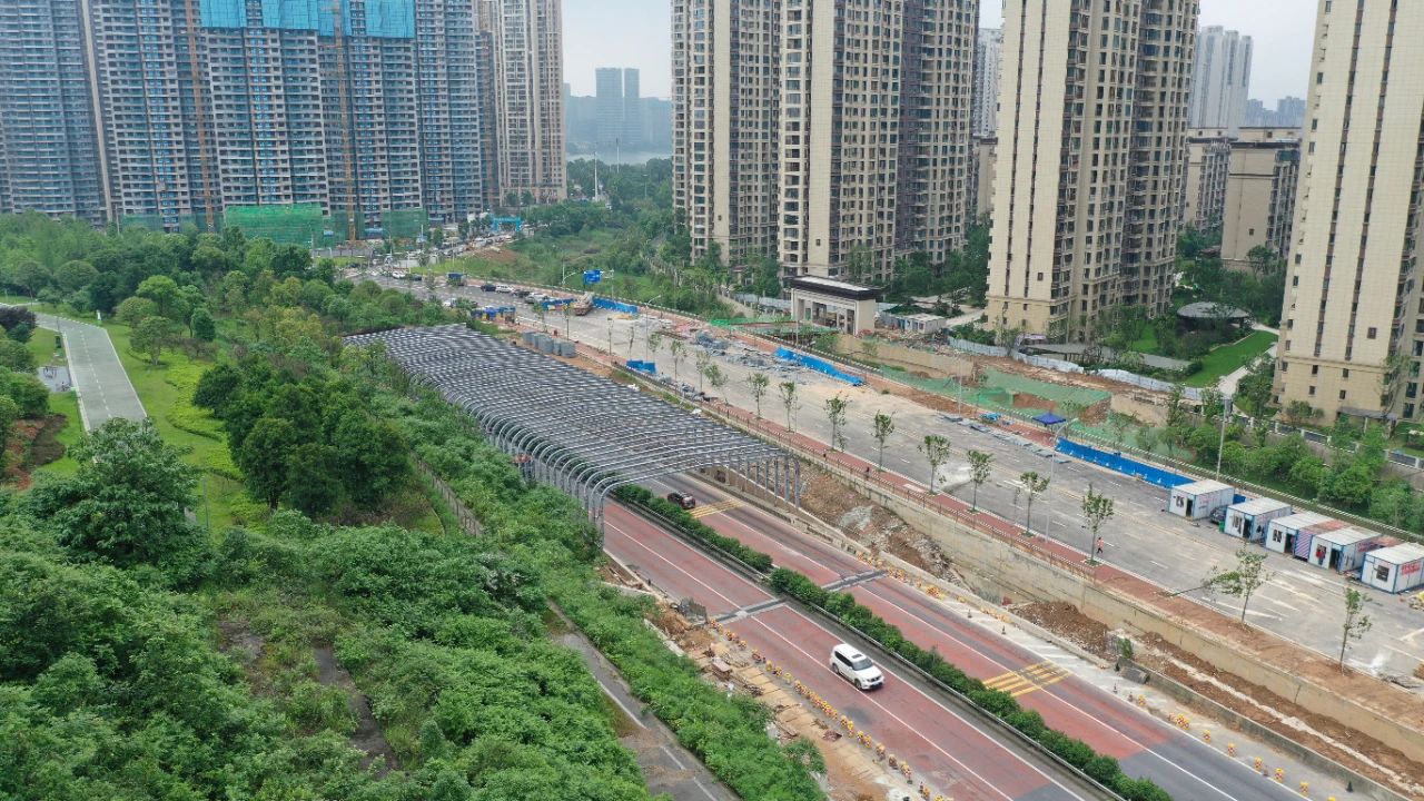 三环线梅溪湖隧道噪声整治工程已正在紧张进行上部结构施工和声屏障安装，预计将于6月底完成全部施工。长沙晚报全媒体记者 陈焕明 通讯员 李舜琛 摄影报道