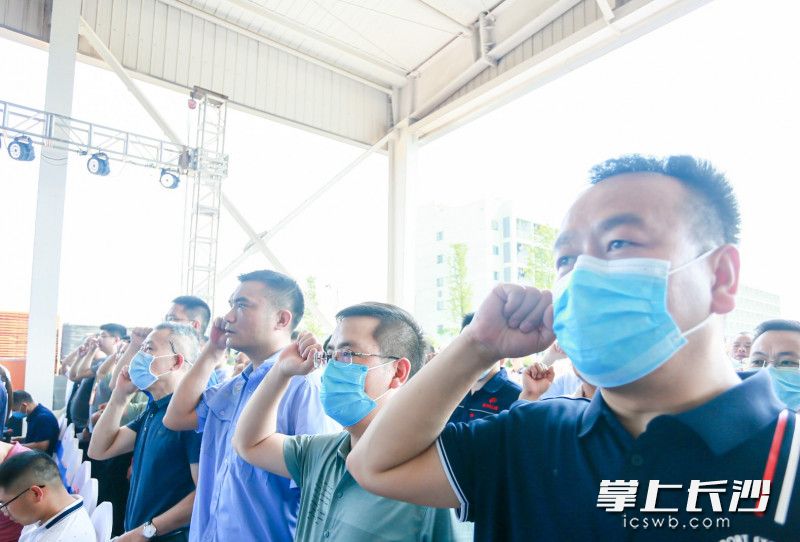 望城经开区企业员工代表宣誓 长沙晚报全媒体记者 张洋子 摄