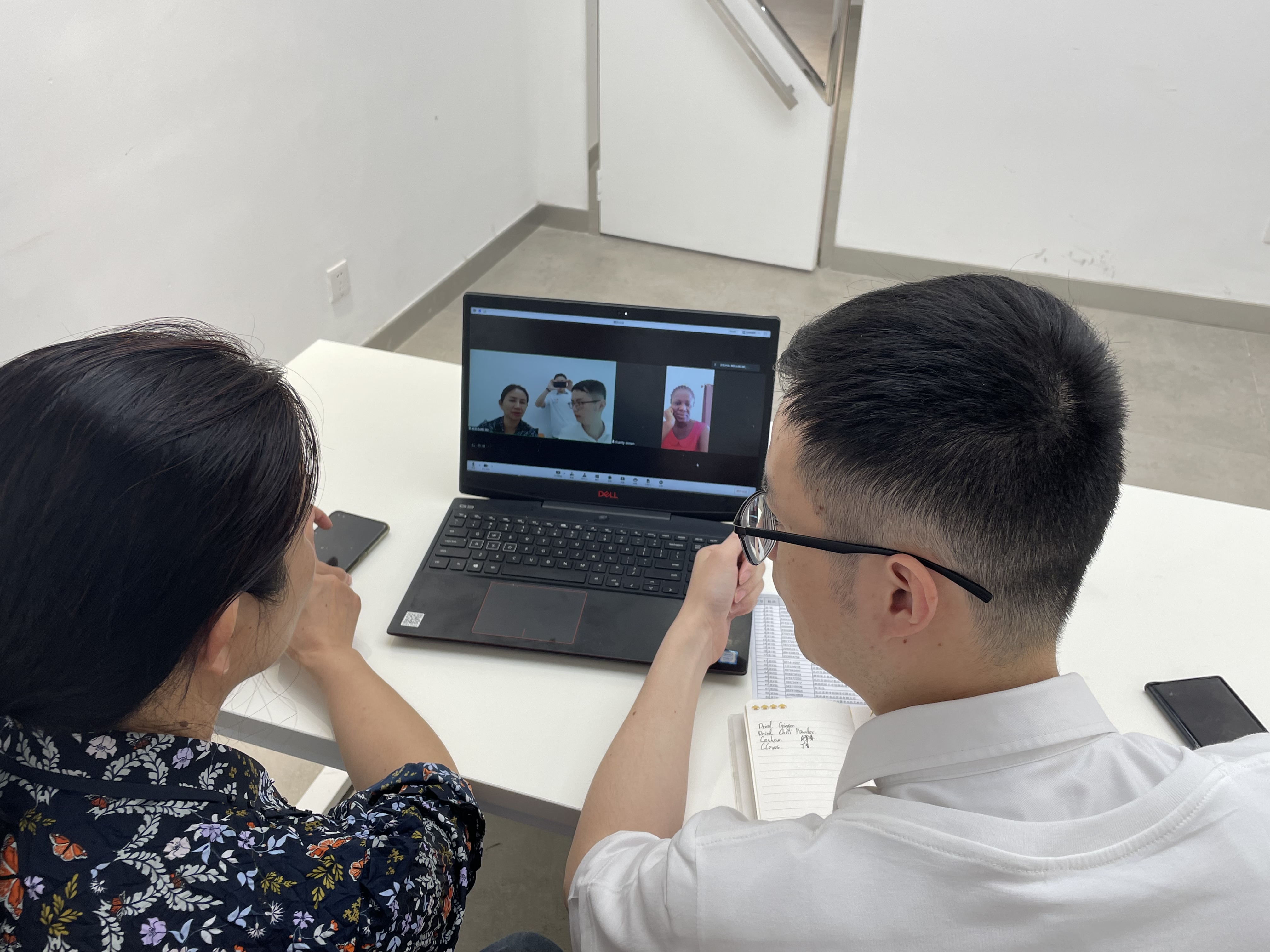 中非两地客户通正在进行线上磋商