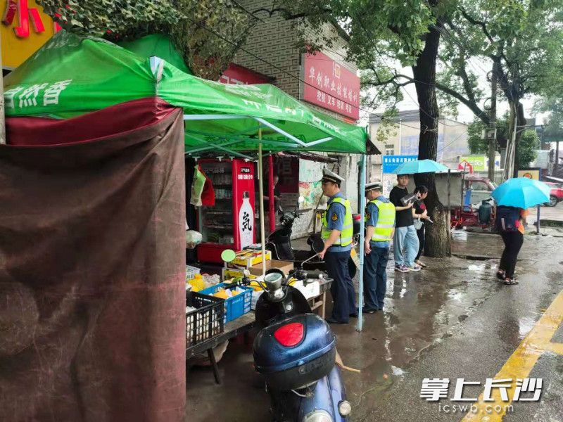 执法行动现场。长沙晚报通讯员 邹轩 供图