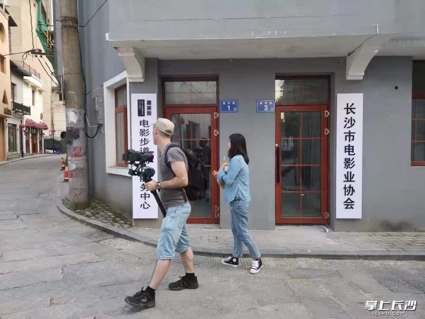 位于连升街一号的电影步道商户服务中心。