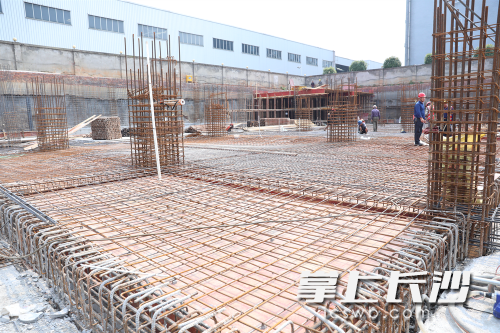 产业工人服务中心项目已完成支护桩基及负一层底板建设。均为 长沙晚报通讯员 胡欢欢 摄