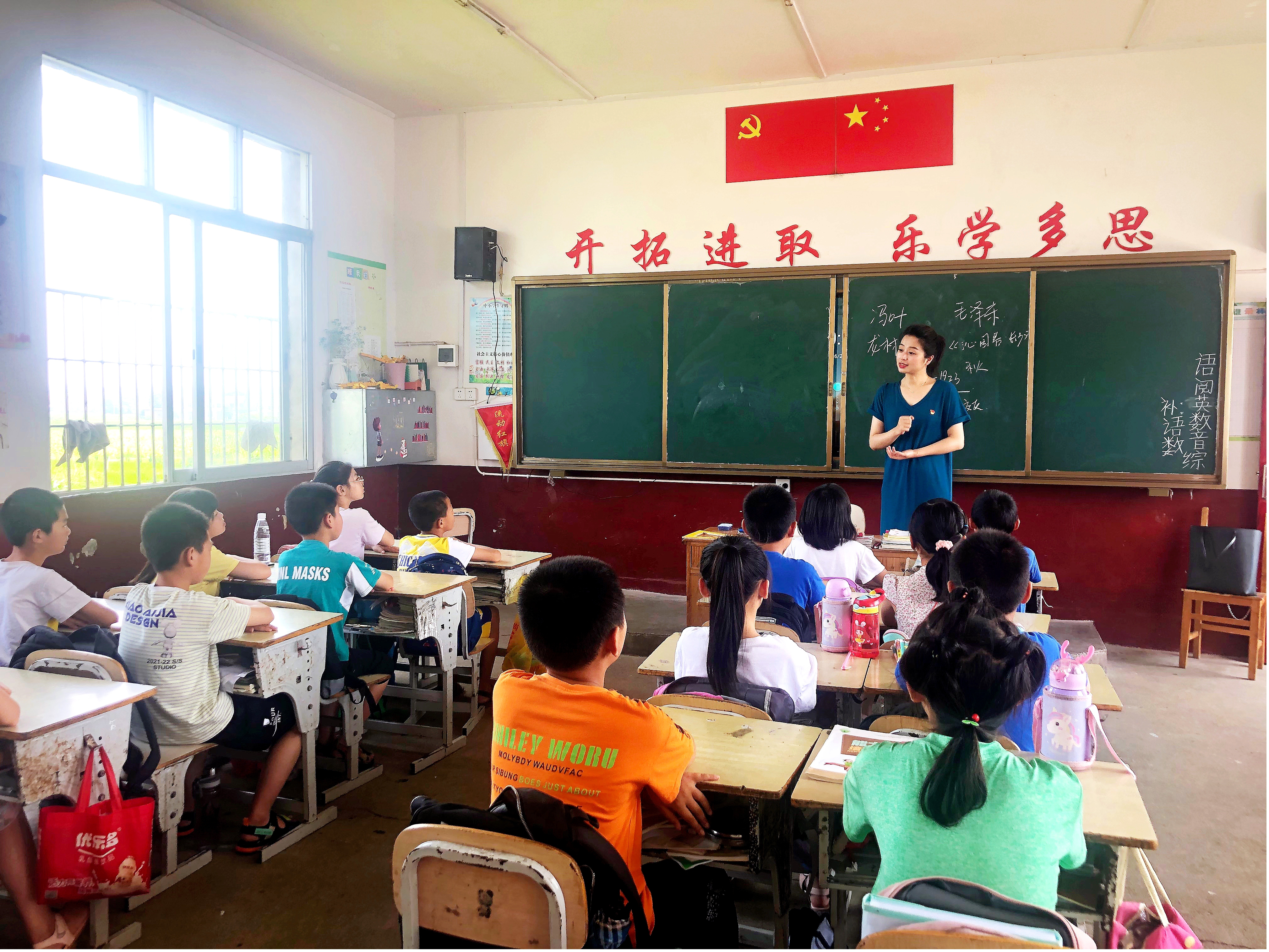红色文化进乡村校园。