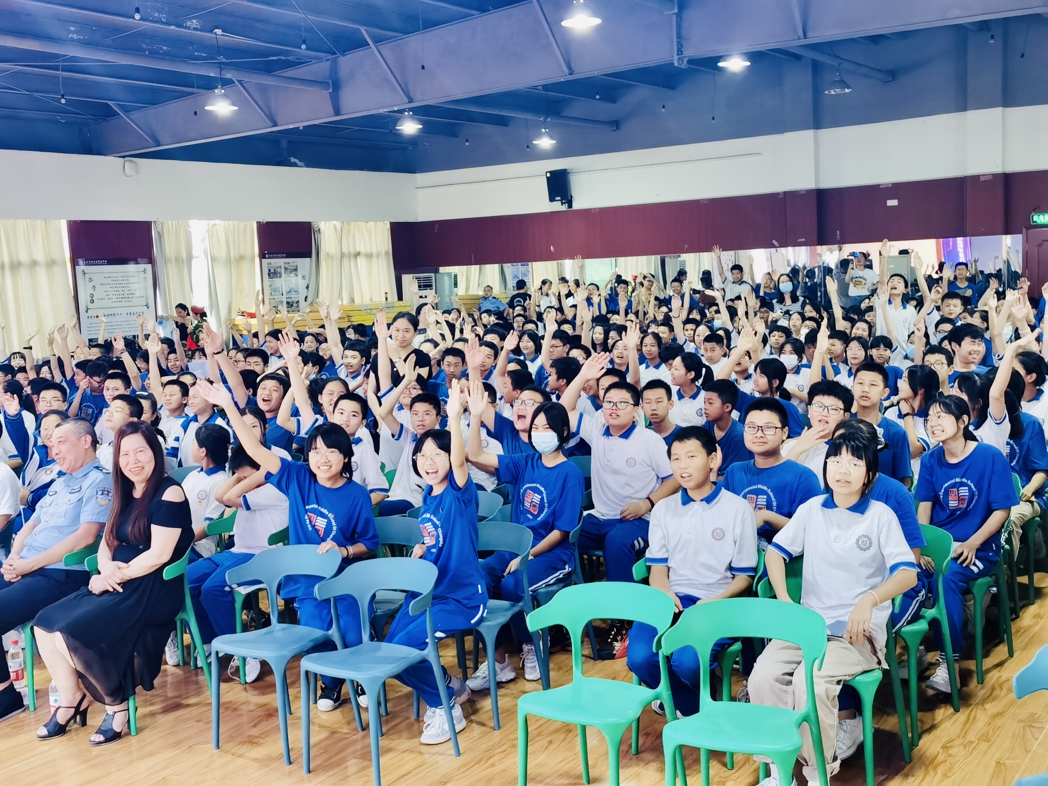 学生积极参与禁毒知识抢答。 长沙晚报通讯员 李召进 摄