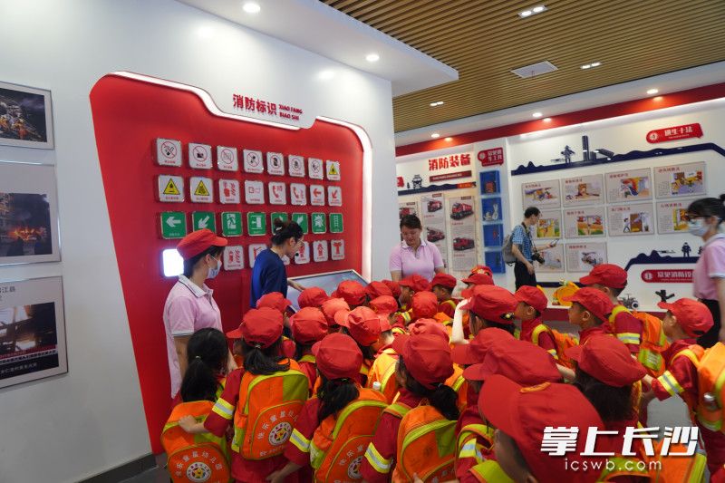 6月29日，开福区消防科普教育馆迎来80名幼儿园小朋友到此参观。均为长沙晚报通讯员 嵇田利 供图