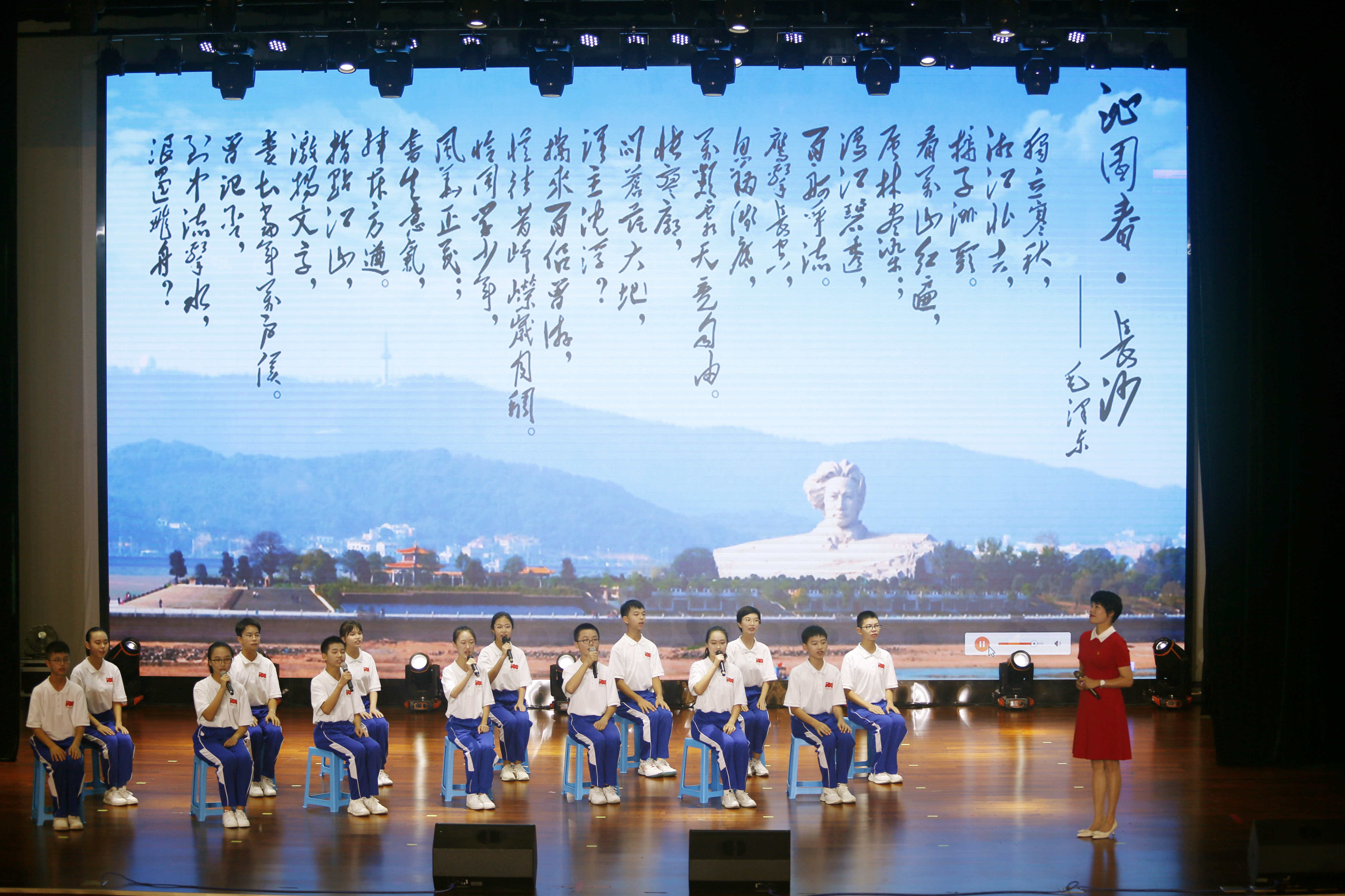 党史学习教育主题思政课展示活动现场。