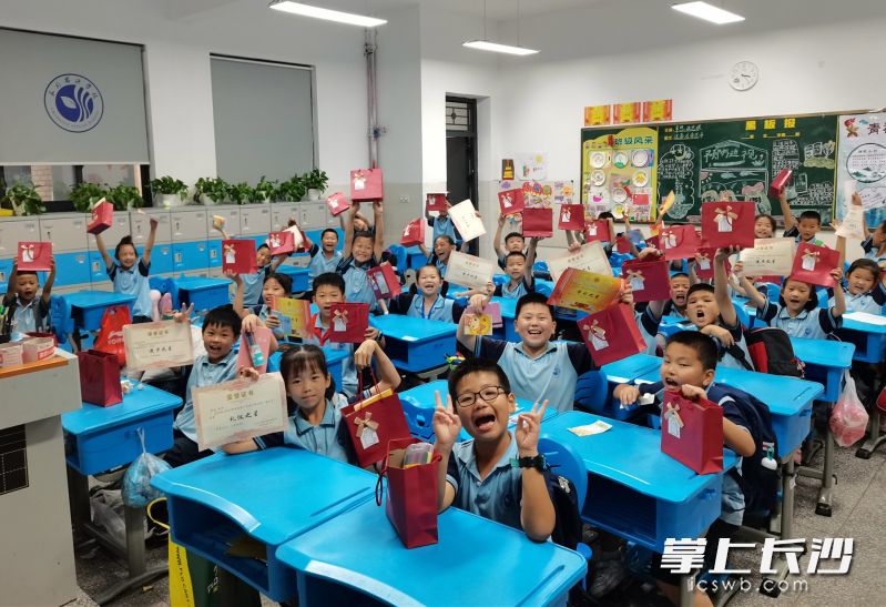 思源学校经常开展各种活动，并鼓励同学们积极参与。