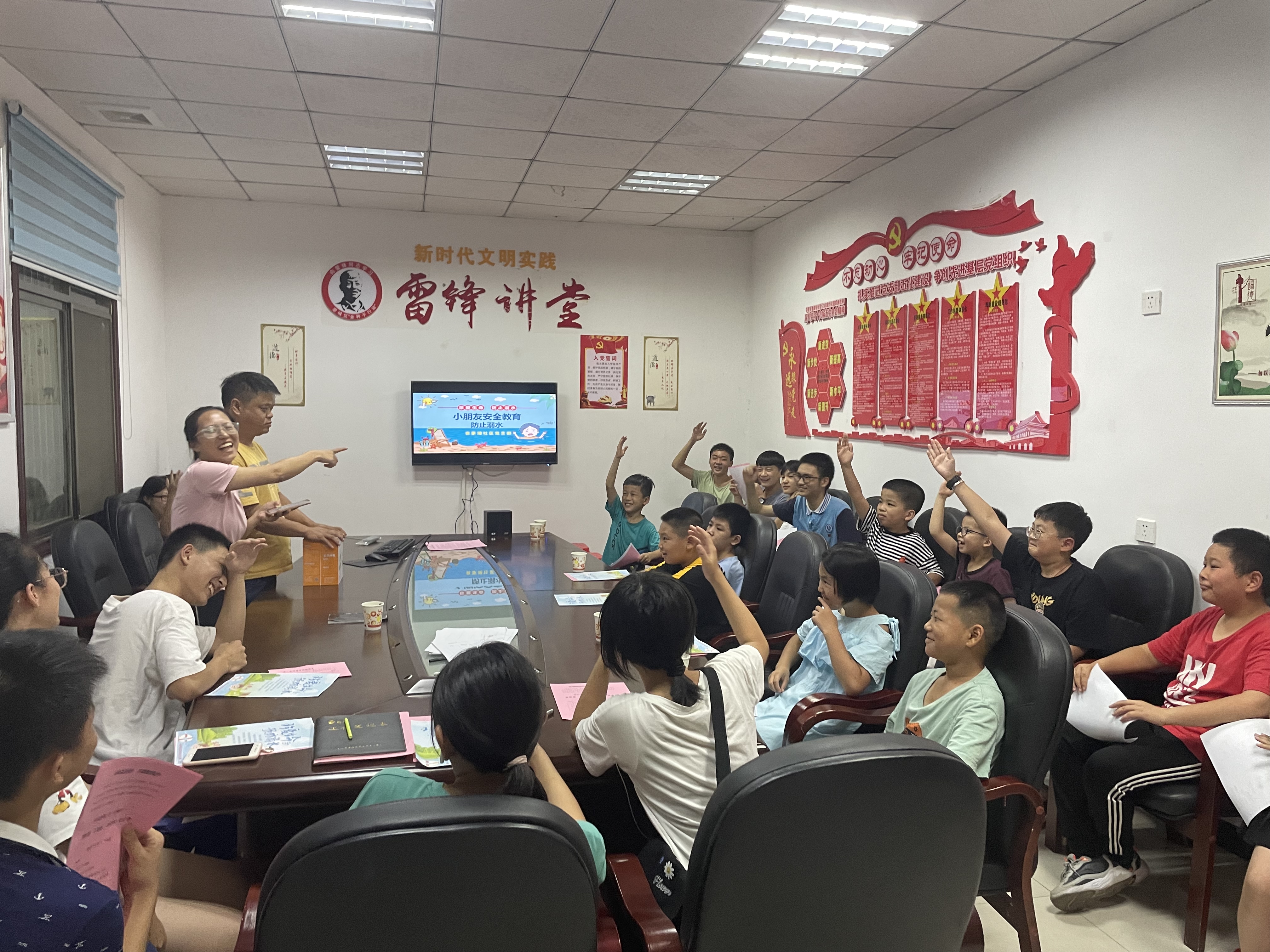 一次特殊的暑假送课活动在望城区铜官街道袁家湖社区展开.