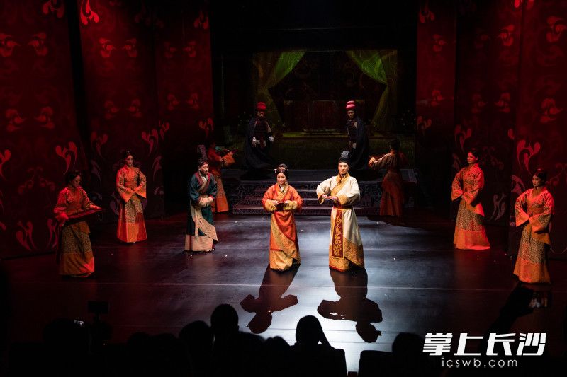 马王堆复原动态展演《一念·辛追梦》上演。长沙晚报全媒体记者 邹麟 摄（资料图片）