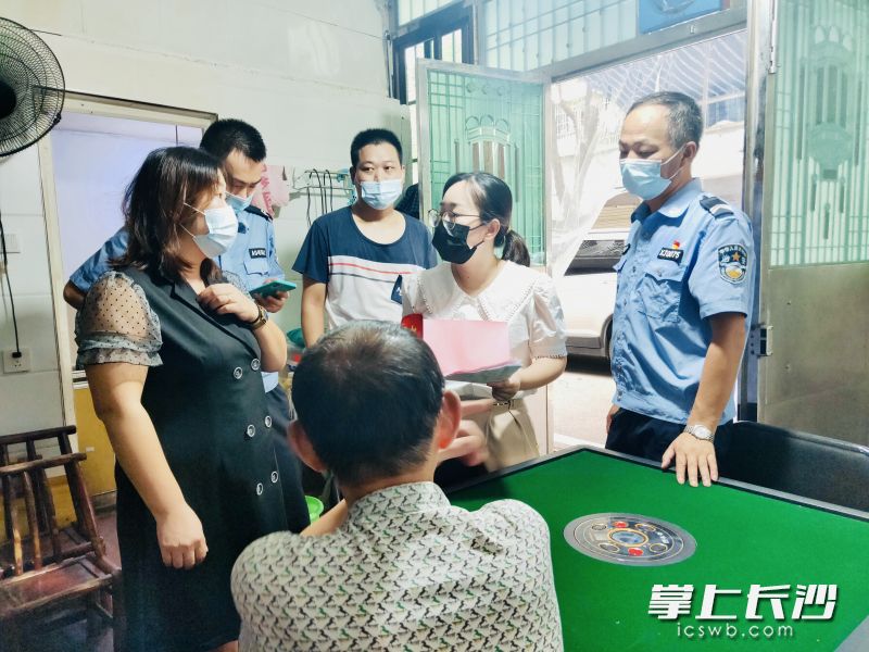 棋牌室老板配合社区，疫情期间关停歇业。通讯员 周羽洋 供图