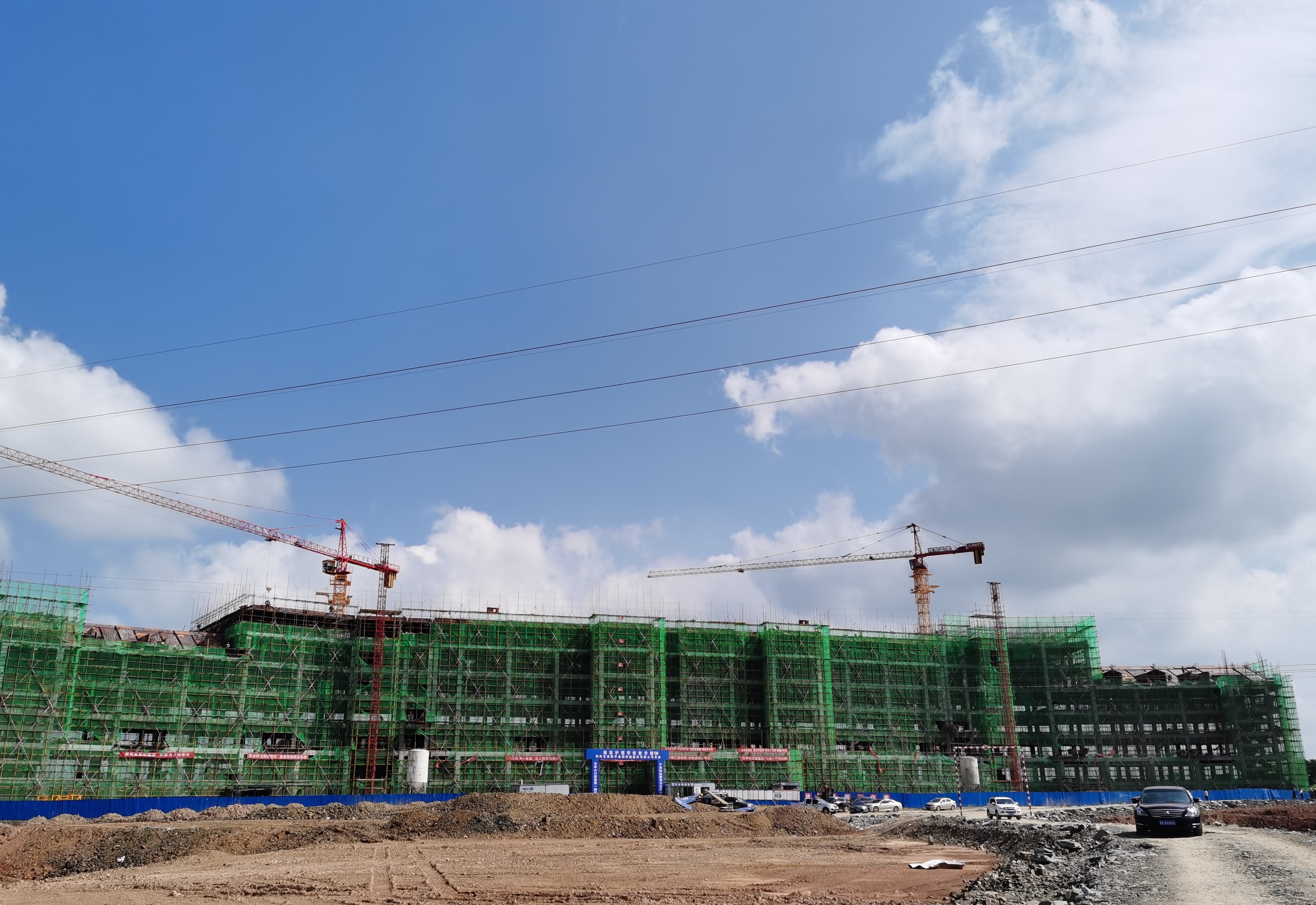 湖南护理学校浏阳校区是浏阳布局大专类院校建设发展的重要项目，目前正实施封闭管理，项目建设有序推进。 