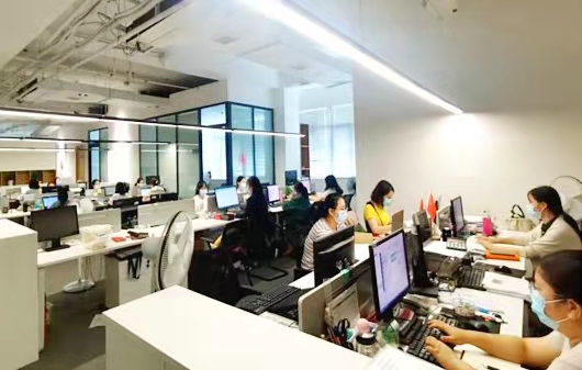 中国人力资源产业园内，人们在有序工作。通讯员 郑娜 供图
