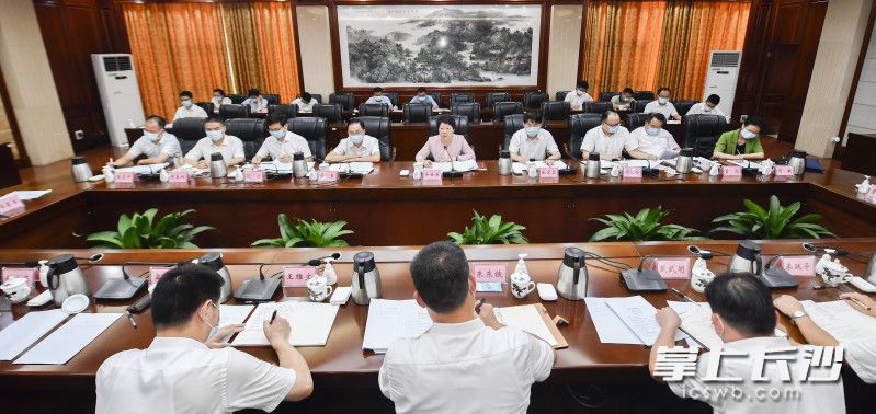 8月11日，省委常委、市委书记吴桂英在浏阳市调研，并与浏阳市领导班子座谈。长沙晚报全媒体记者 余劭劼 摄