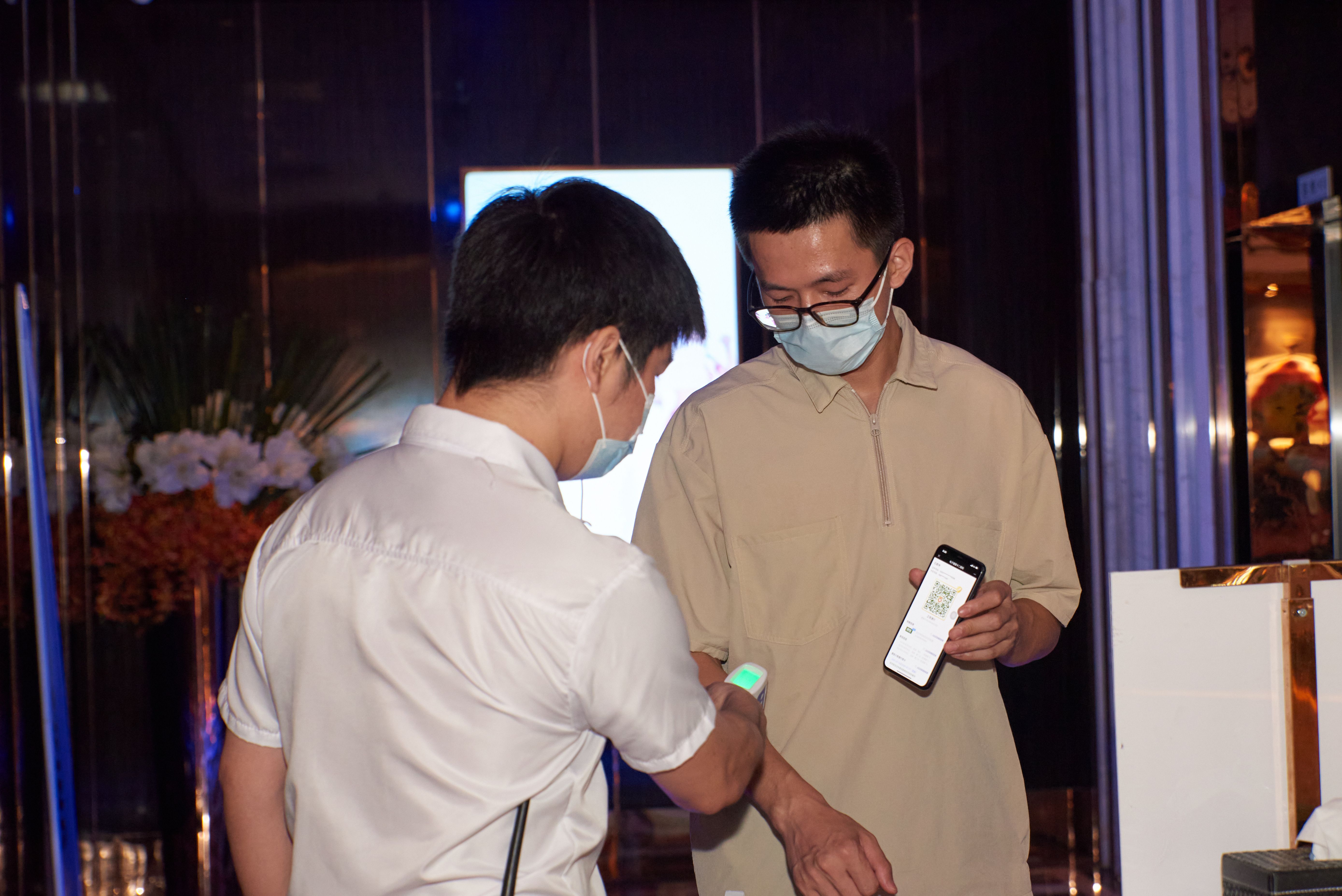 开福区文旅体场所严格执行扫码测体温等疫情防控要求。  长沙晚报通讯员 尹小建 摄