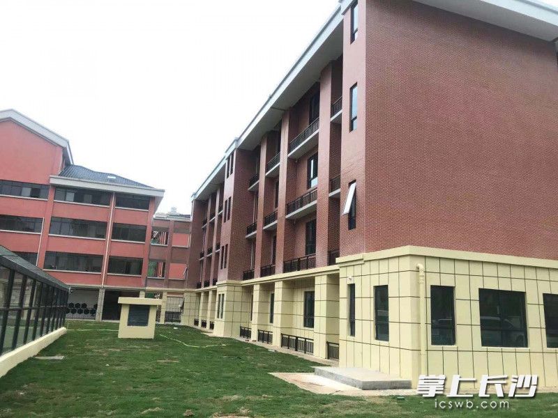 青园梓枫小学二期已完成建设，将在9月份开学时投入使用。通讯员 朱德军 供图