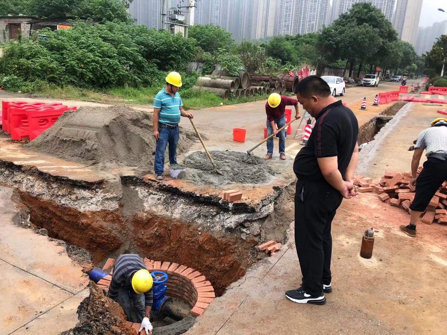 自来水管网建设。
