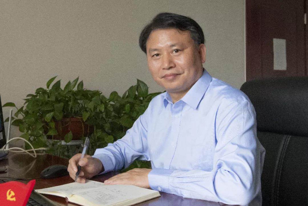 长郡双语实验中学校长徐铁刚。照片由本人提供