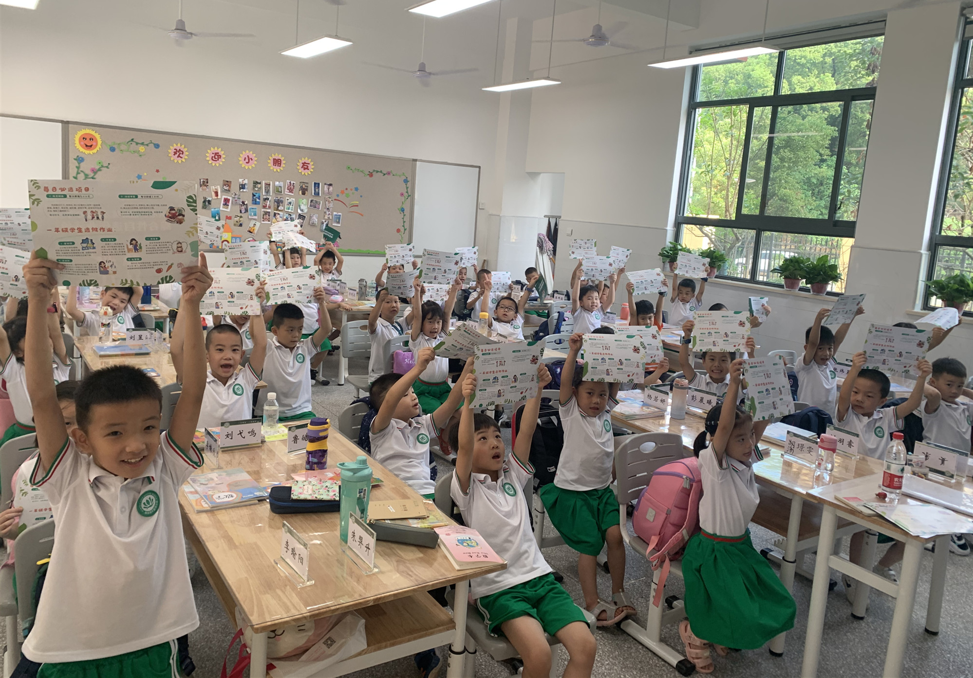湘府英才益清小学的孩子们都收到了一份综合性自选作业清单。均为长沙晚报通讯员 彭靓艺 摄