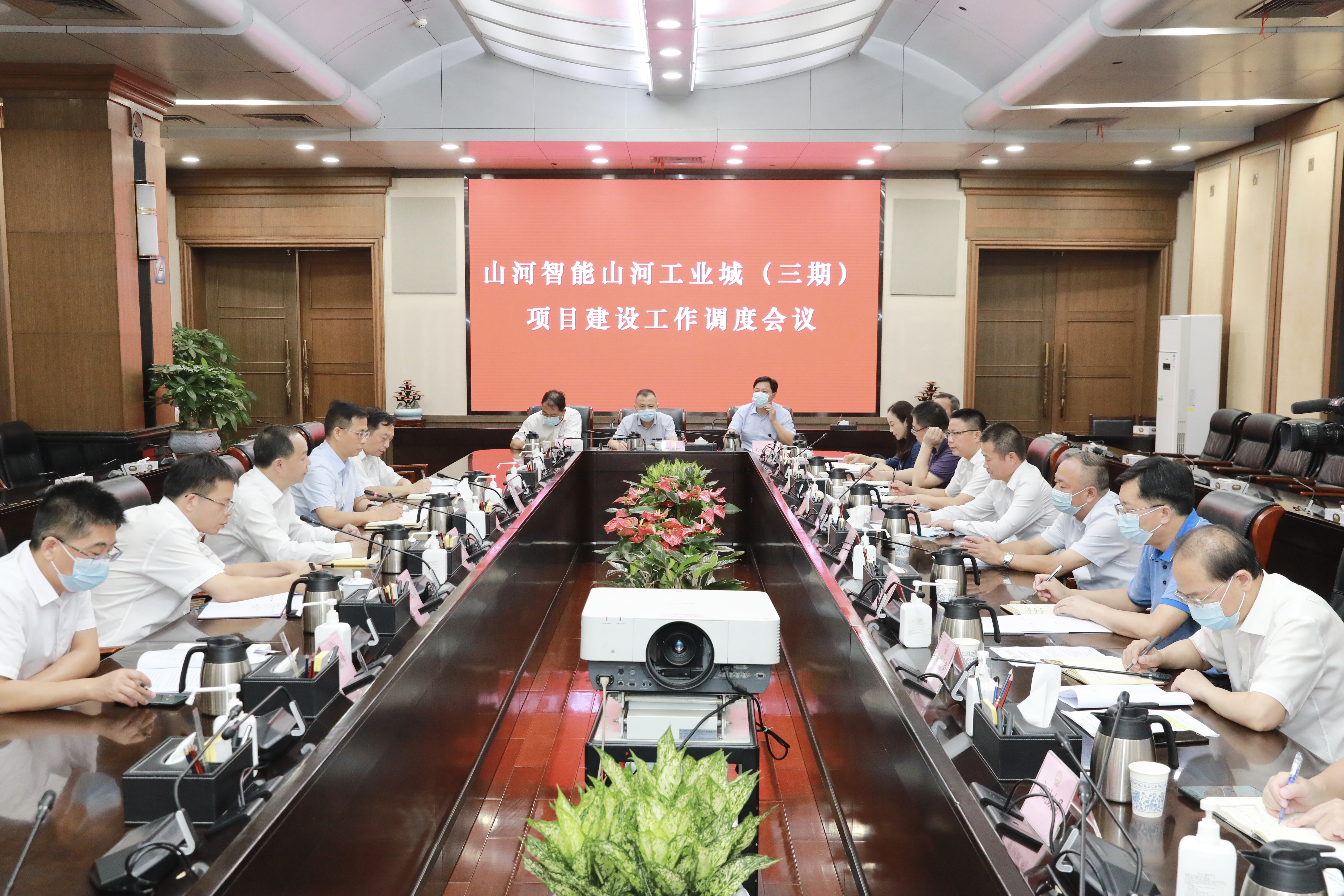 山河智能山河工业城（三期）项目建设工作调度会议召开。刘书勤摄