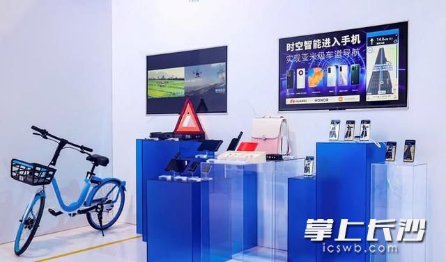 千寻位置网络有限公司率先了实现亚米级车道导航。企业供图 千寻位置网络有限公司率先了实现亚米级车道导航。企业供图