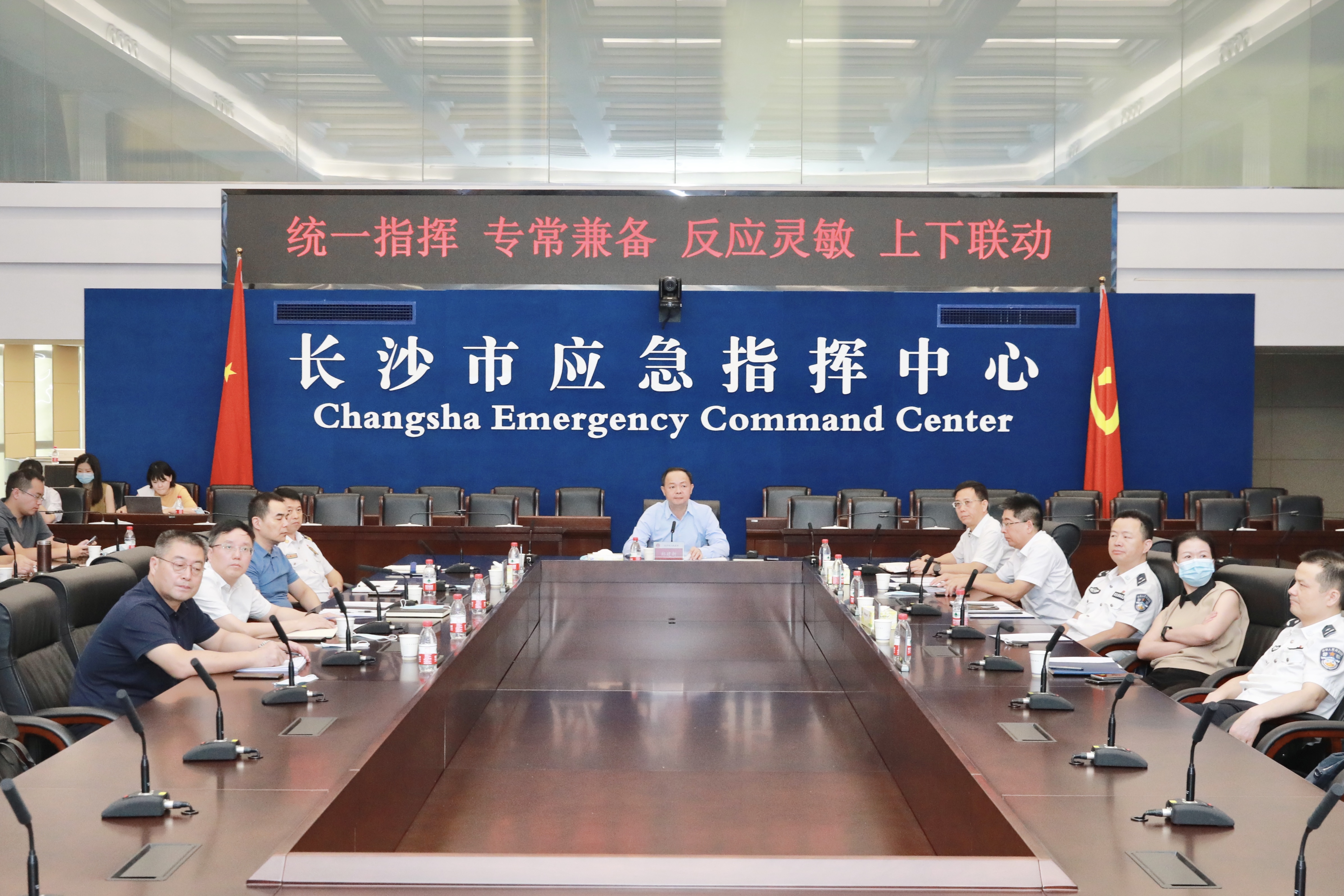 郑建新主持召开全市中秋节值班工作视频会议。刘书勤摄 郑建新主持召开全市中秋节值班工作视频会议。刘书勤摄