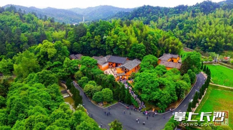 苍坊旅游区正在创建5A景区。图为故耀邦故居。资料图