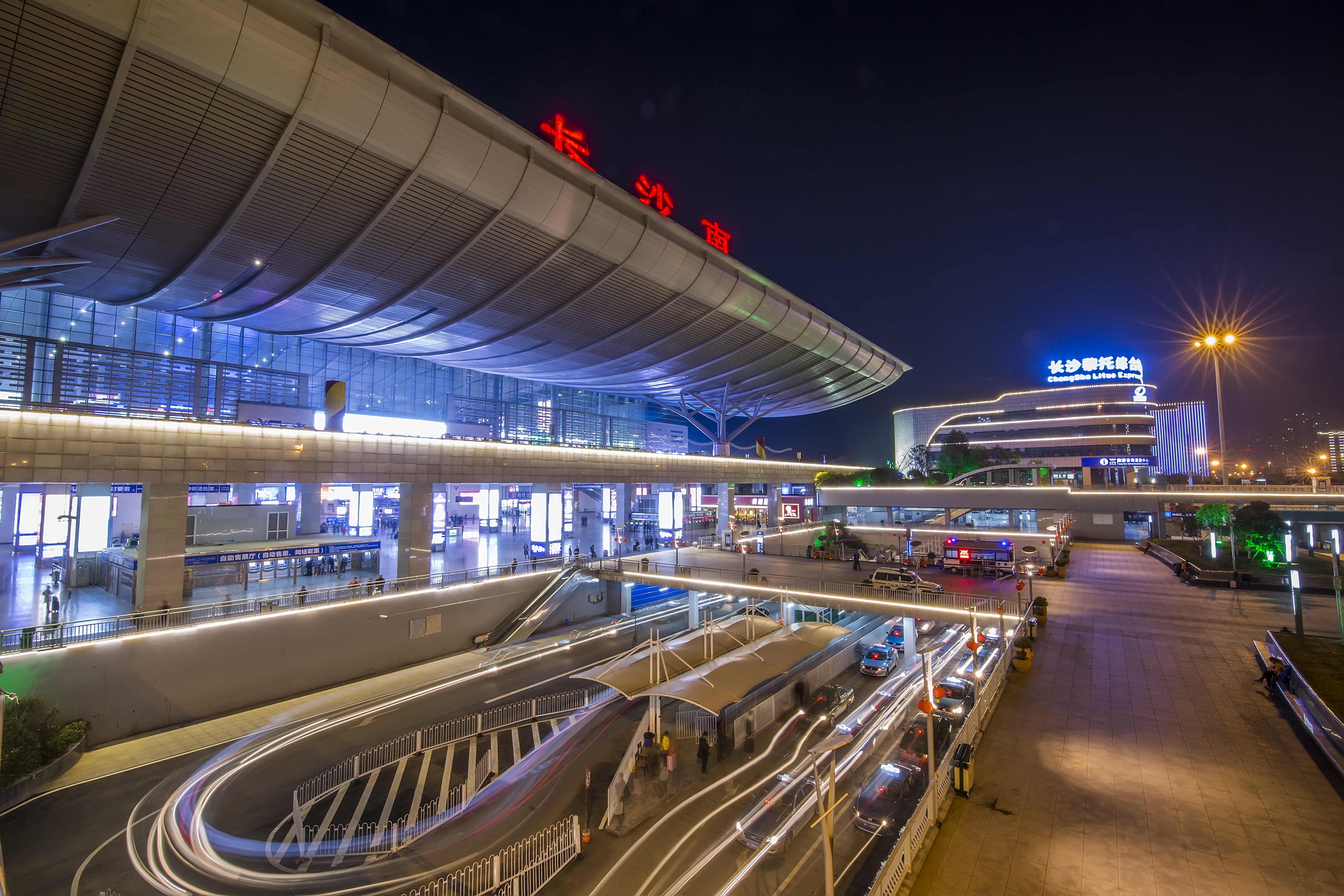 长沙火车南站站区接连推出务实举措，积极确保旅客平安出行，让城市窗口更加清爽靓丽。资料图片