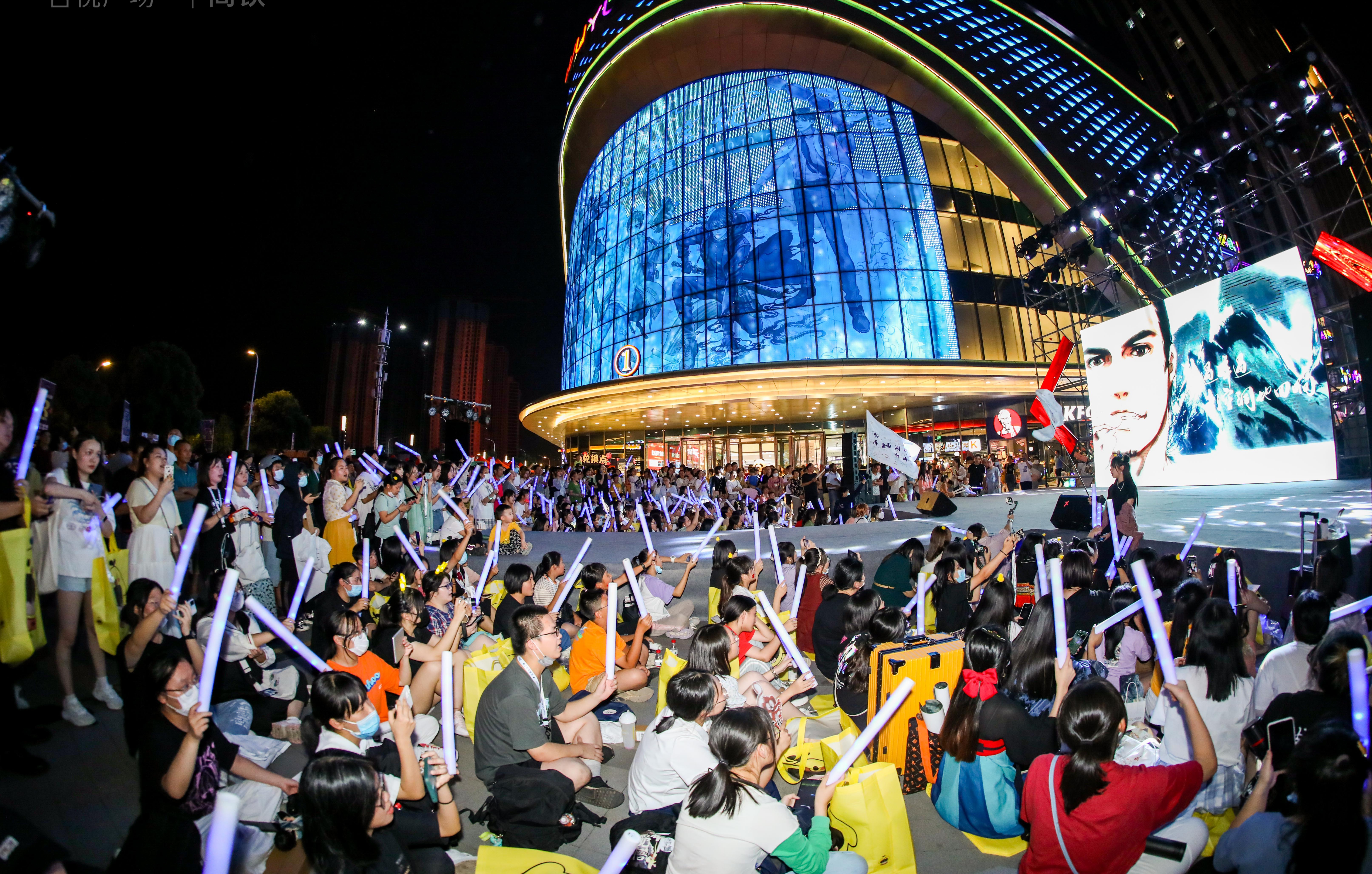 国庆“黄金周”期间，丰富多彩的主题活动和消费举措让人们在雨花区吃玩娱购“停不下来”。