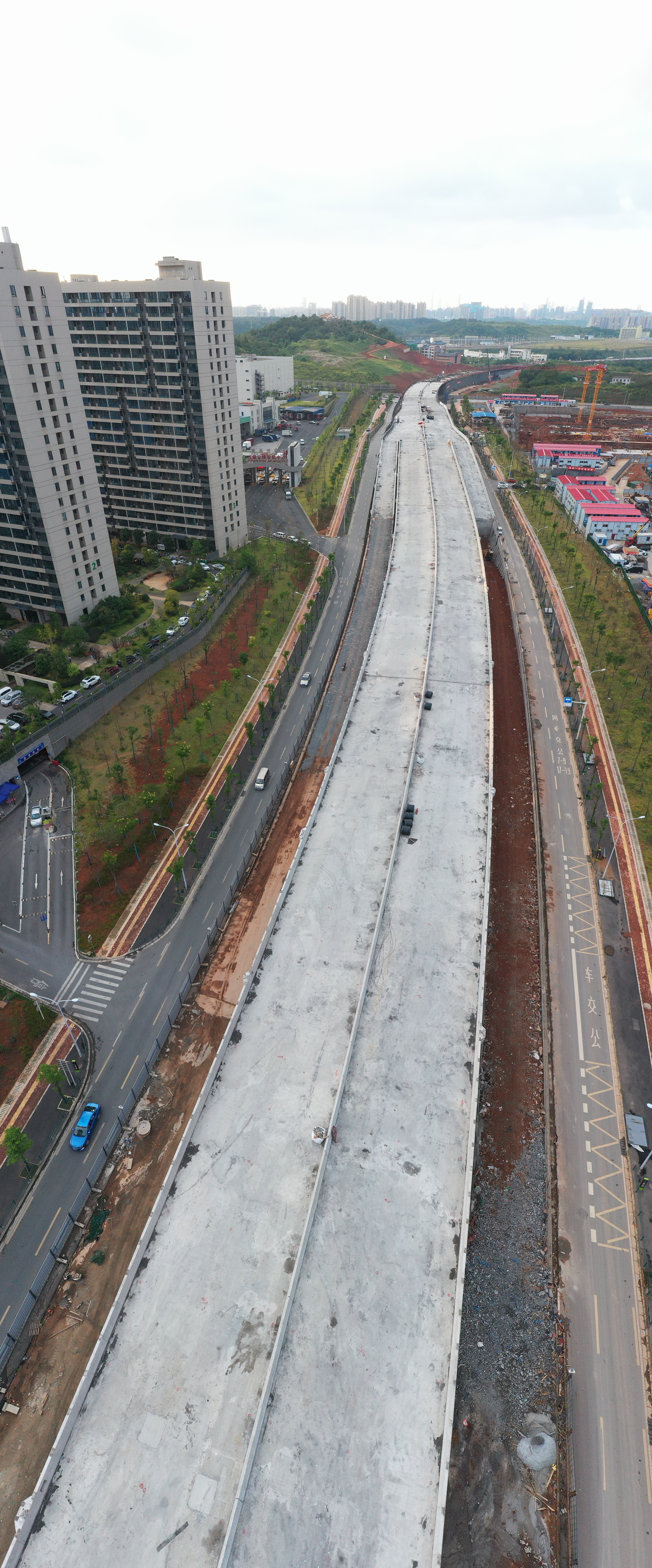 12日，红旗路高架桥主线顺利实现合龙。长沙晚报全媒体记者 陈焕明 通讯员 赵亚志 摄影报道