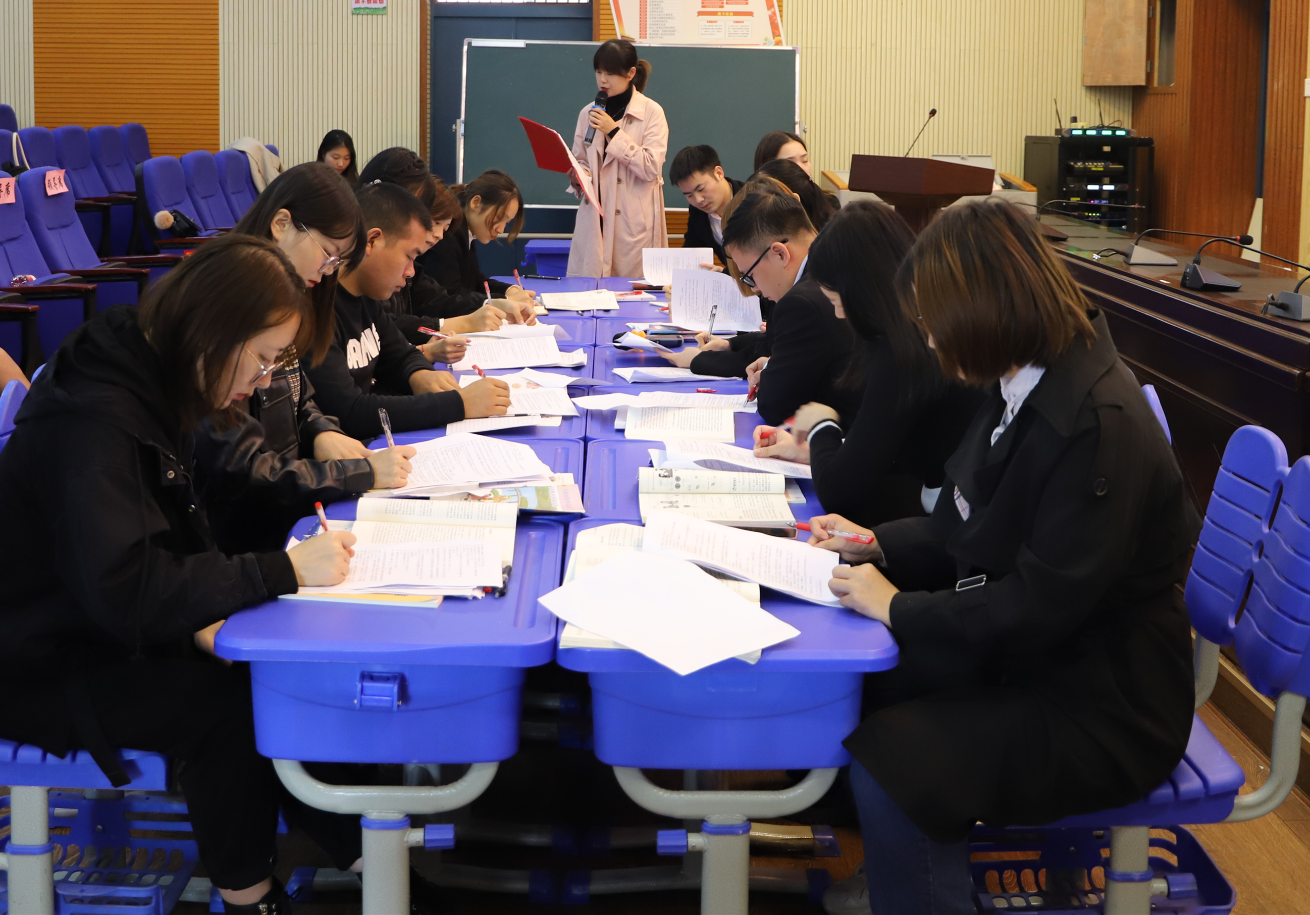 望城区白箬铺片区校与长郡月亮岛第三小学联合开展教研和集体备课活动。均为长沙晚报通讯员 卢炳辰 郭蓓 供图