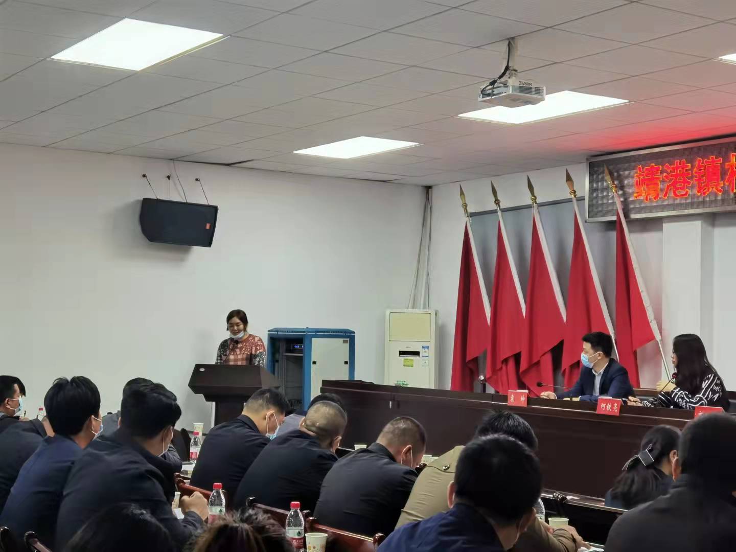 靖港镇的一位村干部在谈体会。 长沙晚报全媒体记者 朱华 摄