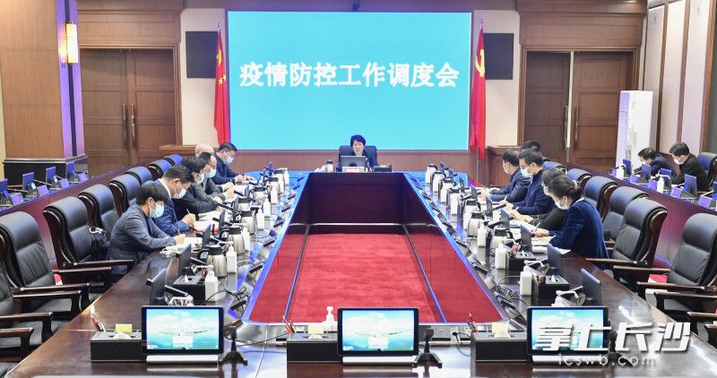 10月21日下午，省委常委、市委书记吴桂英主持召开疫情防控工作调度会。长沙晚报全媒体记者 余劭劼 摄