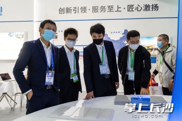 沙坪建设在筑博会现场展出UHPC外墙装饰挂板频频吸睛。