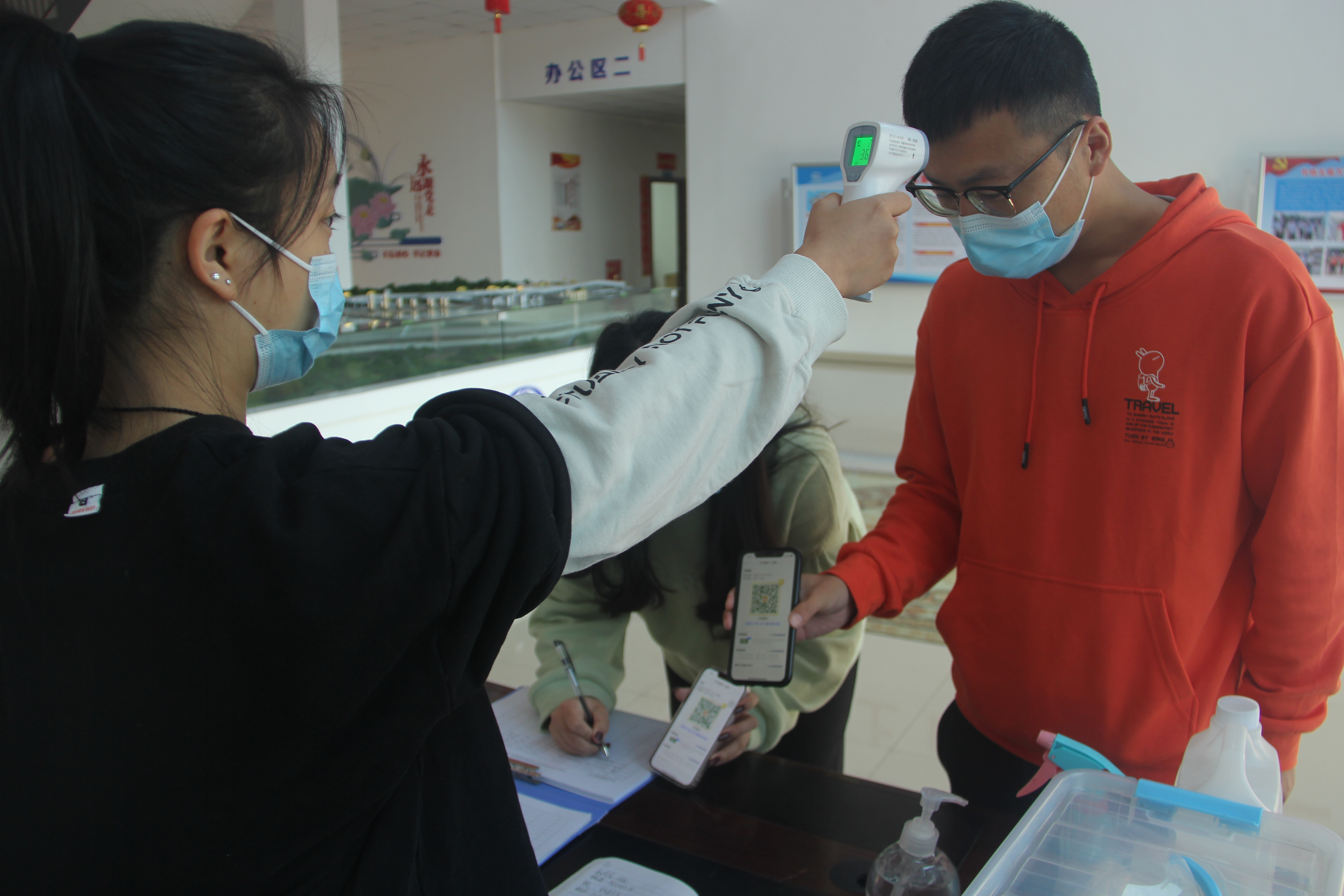 中铁五局万家丽路北延线（含电力隧道）项目部全力做好疫情防护措施。