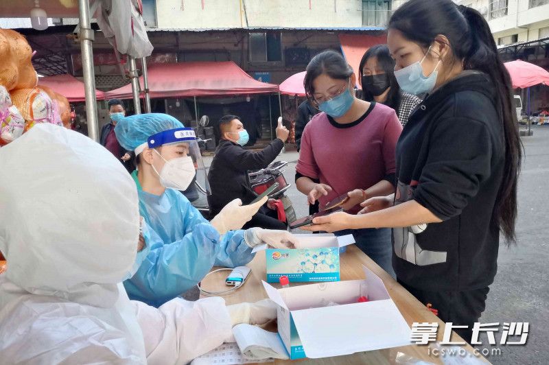 采样检测点搬到市场，方便商户检测。