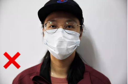 口罩不能内外戴反、上下戴反了。均为长沙市疾控中心供图
