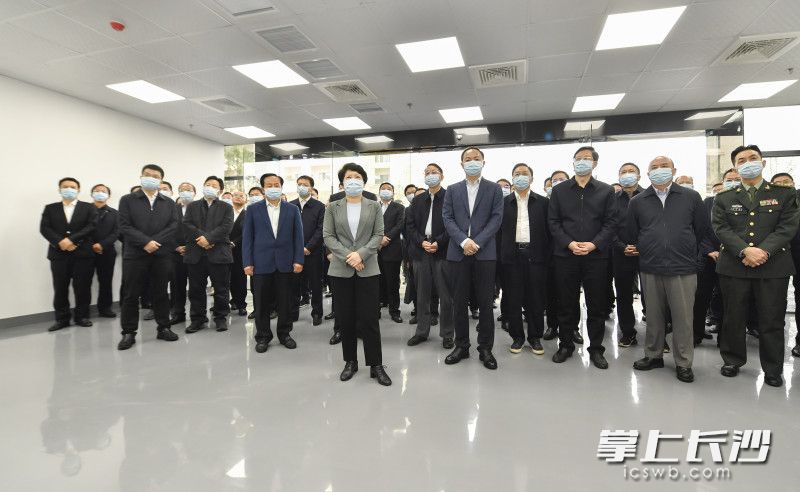 讲评会前，吴桂英一行现场观摩了三安半导体项目。长沙晚报全媒体记者 余劭劼 摄