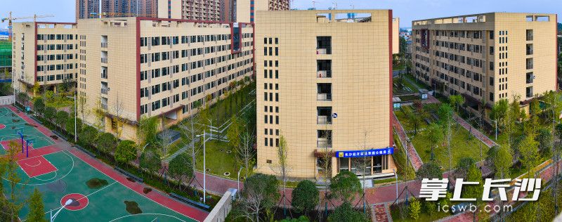 湖南省最大规模公租房长沙经开区英萃园员工小区一期已经交付使用。长沙晚报全媒体记者 邹麟 摄