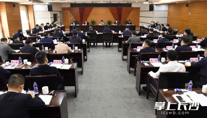 调研中，吴桂英主持召开座谈会。长沙晚报全媒体记者 余劭劼 摄