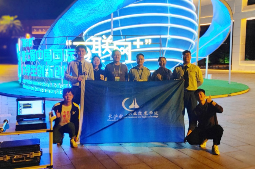 《风电、水电机组螺栓守护者——“端+云”高强度螺栓智能监测系统》项目团队。学校供图 《风电、水电机组螺栓守护者——“端+云”高强度螺栓智能监测系统》项目团队。学校供图