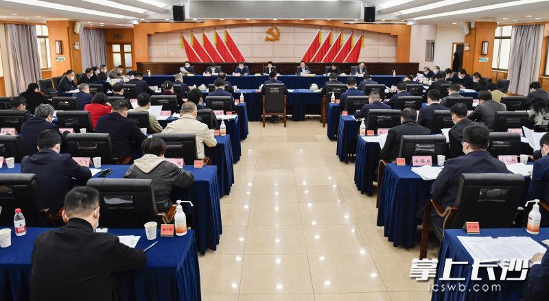 吴桂英主持召开调研座谈会。