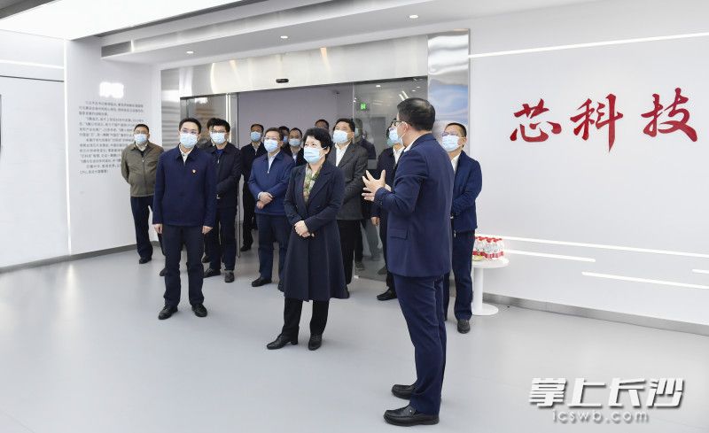 11月8日下午，省委常委、市委书记吴桂英在开福区调研经济社会发展情况。   均为长沙晚报全媒体记者余劭劼摄