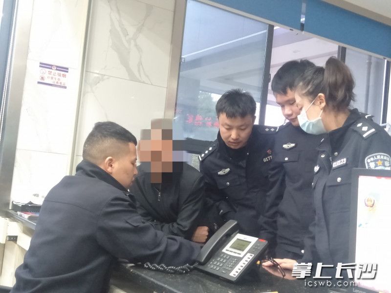 民警紧急止付，帮群众挽回损失。  通讯员供图