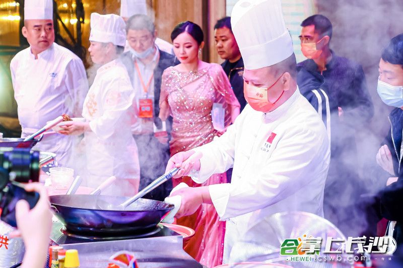 来自各大餐饮企业的大厨一展身手。