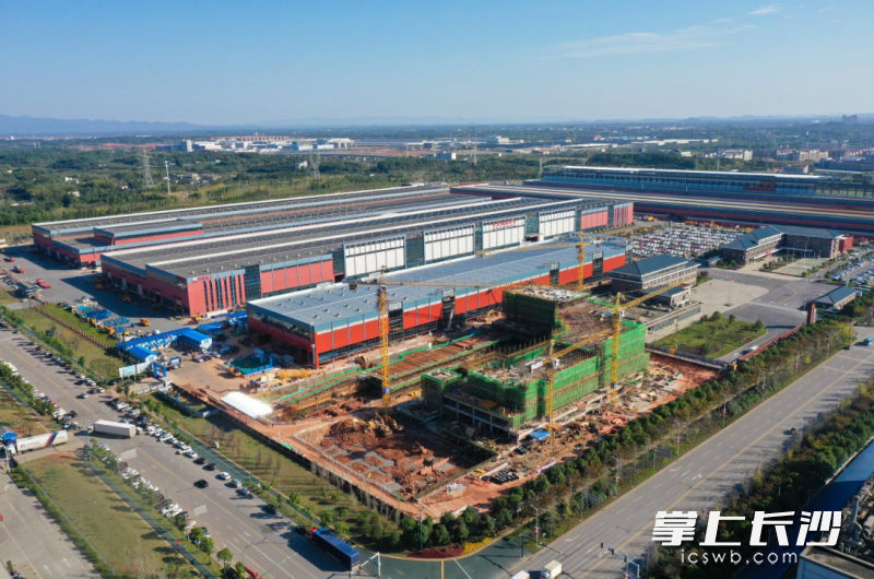 俯瞰铁建重工超级地下装备及其关键核心零部件智能制造项目（一期）现场。长沙晚报通讯员 舒展 摄