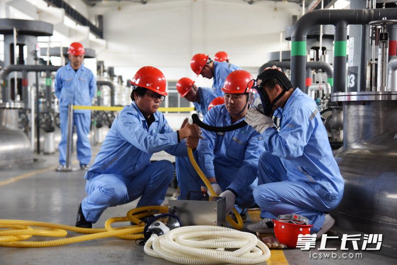 11月17日，2021年长沙高新区有限空间作业应急救援演练举行。长沙晚报全媒体记者 刘琦 摄