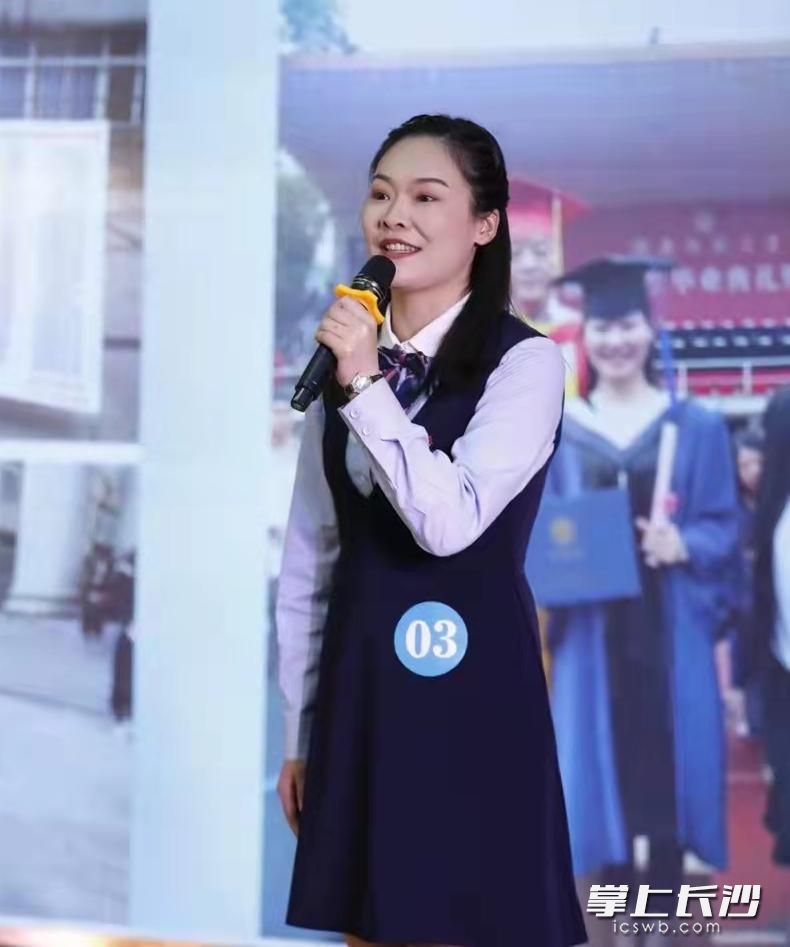 开福区恒大御景天下幼儿园保教主任喻秋在演讲。
