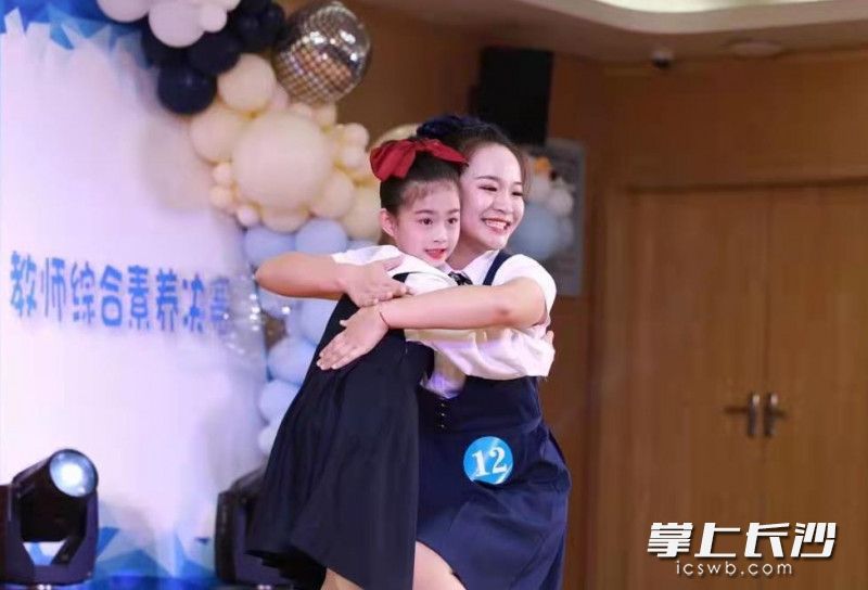 目前，开福区普惠性幼儿园（公办园+普惠民办园）数占全区幼儿园总数的87.35%，受益幼儿32768名。