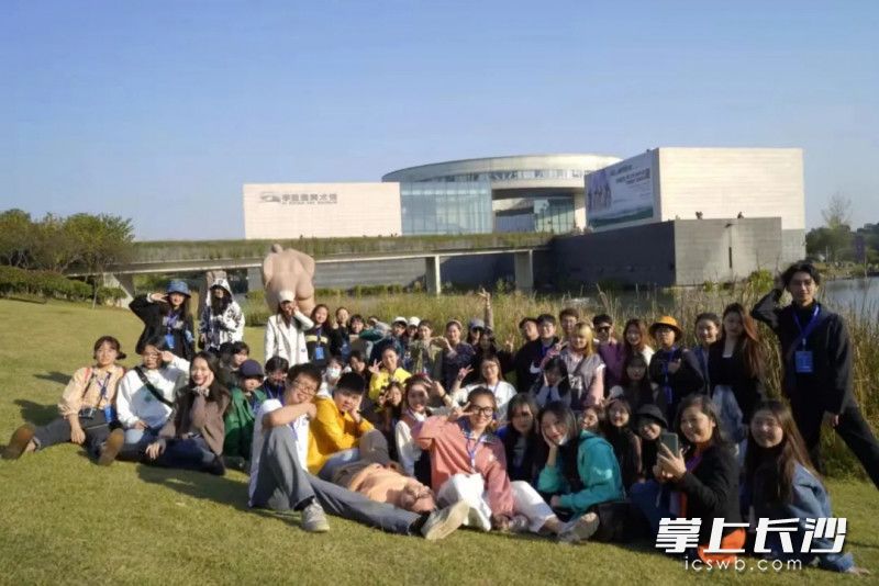 60位创作者均是长沙学院马栏山新媒体学院“网络与新媒体”高级研修班的大学生，平均年龄只有21岁。